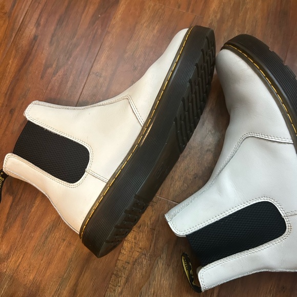 Dr. Martens White and Black Chelsea Leather Pull-on Boots Size 8 - Picture 6 of 10